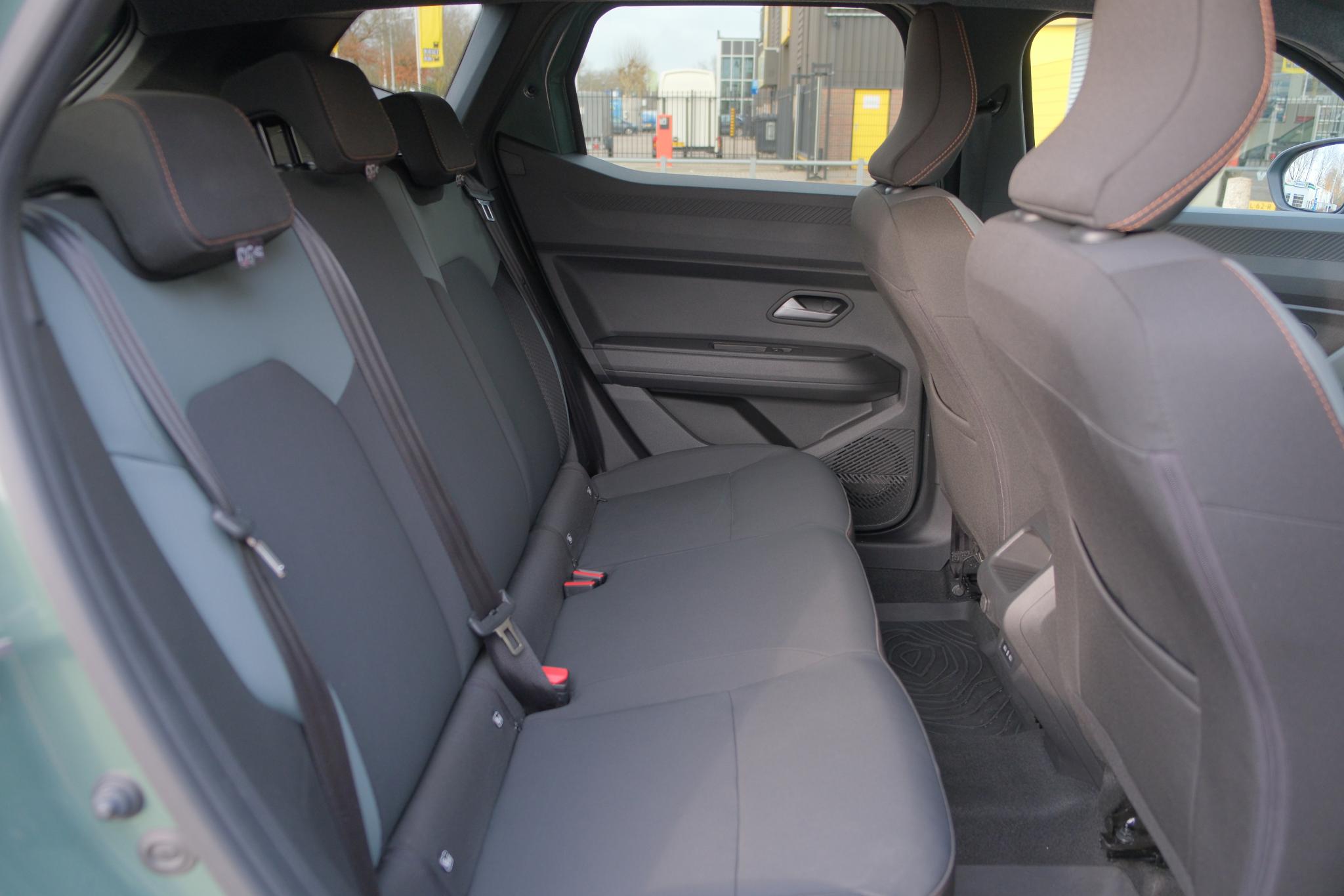 Dacia Duster 1.2 TCe 130pk mild hybrid Extreme | App Connect | Climate | Cruise | Keyless | Camera | PDC afbeelding 10