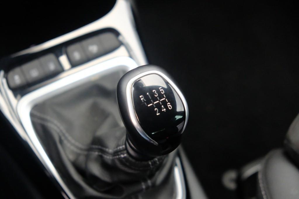 Opel Crossland 1.2 Turbo 110pk Ultimate | Navi | App Connect | Climate | Camera | Keyless | Blind Spot | PDC afbeelding 23