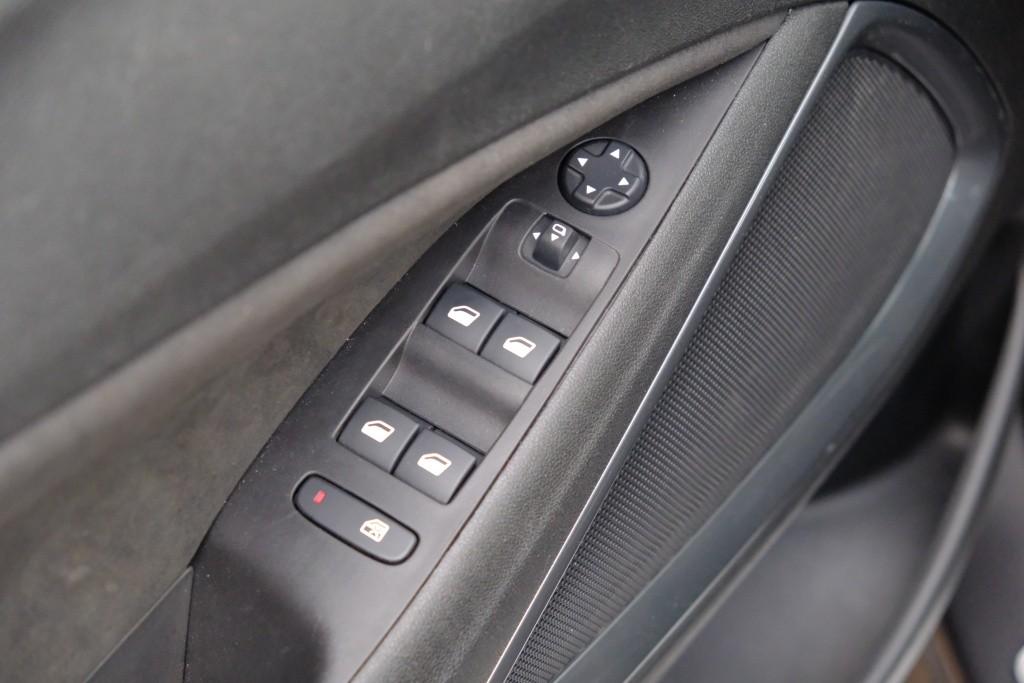 Opel Crossland 1.2 Turbo 110pk Ultimate | Navi | App Connect | Climate | Camera | Keyless | Blind Spot | PDC afbeelding 24