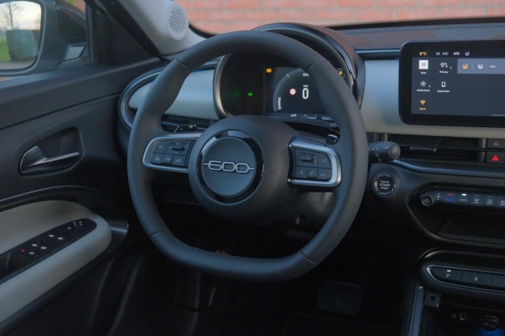 Fiat 600 1.2 Hybrid 110pk DCT6 La Prima | Navi | App Connect | Adaptive Cruise | Climate | Keyless | Camera | Leder | Elektrische Achterklep afbeelding 11