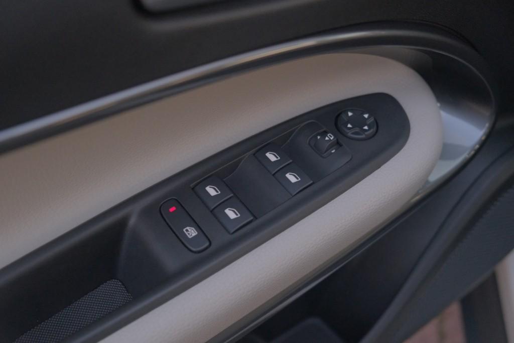 Fiat 600 1.2 Hybrid 110pk DCT6 La Prima | Navi | App Connect | Adaptive Cruise | Climate | Keyless | Camera | Leder | Elektrische Achterklep afbeelding 20