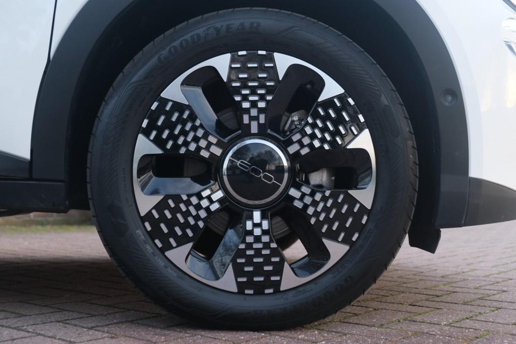 Fiat 600 1.2 Hybrid 110pk DCT6 La Prima | Navi | App Connect | Adaptive Cruise | Climate | Keyless | Camera | Leder | Elektrische Achterklep afbeelding 25