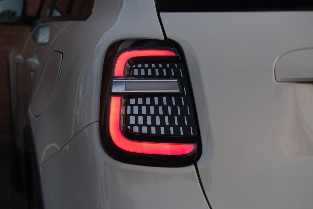 Fiat 600 1.2 Hybrid 110pk DCT6 La Prima | Navi | App Connect | Adaptive Cruise | Climate | Keyless | Camera | Leder | Elektrische Achterklep afbeelding 26