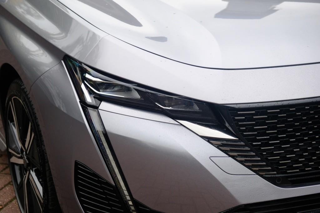 Peugeot 308 SW 1.2 PureTech 130pk EAT8 GT | Navi | App Connect | Climate | Adaptive Cruise | Camera | Keyless | PDC | 18" velgen afbeelding 2