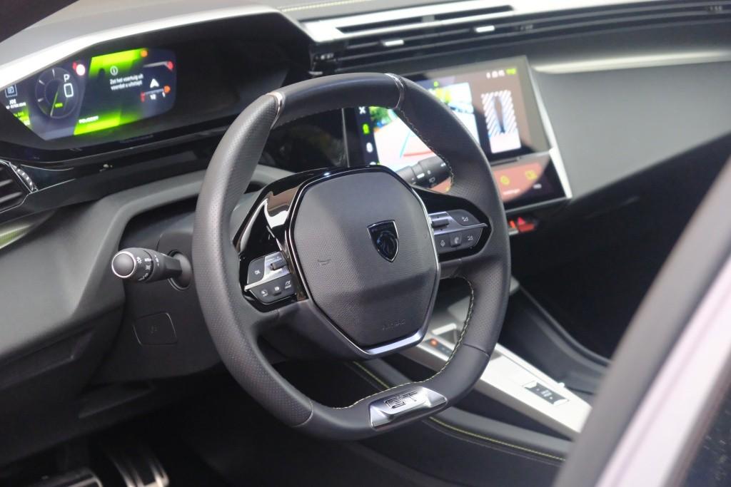 Peugeot 308 SW 1.2 PureTech 130pk EAT8 GT | Navi | App Connect | Climate | Adaptive Cruise | Camera | Keyless | PDC | 18" velgen afbeelding 7