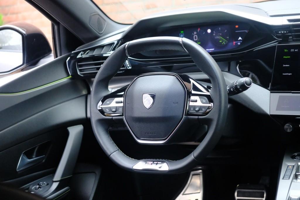 Peugeot 308 SW 1.2 PureTech 130pk EAT8 GT | Navi | App Connect | Climate | Adaptive Cruise | Camera | Keyless | PDC | 18" velgen afbeelding 12