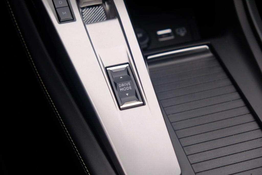 Peugeot 308 SW 1.2 PureTech 130pk EAT8 GT | Navi | App Connect | Climate | Adaptive Cruise | Camera | Keyless | PDC | 18" velgen afbeelding 21