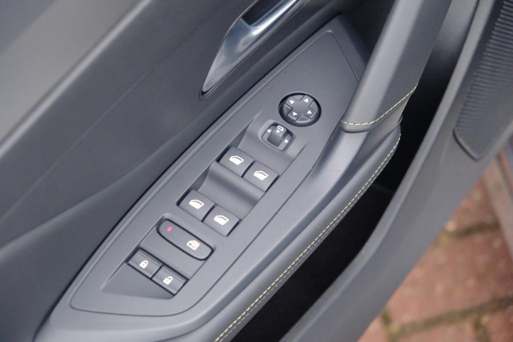 Peugeot 308 SW 1.2 PureTech 130pk EAT8 GT | Navi | App Connect | Climate | Adaptive Cruise | Camera | Keyless | PDC | 18" velgen afbeelding 22