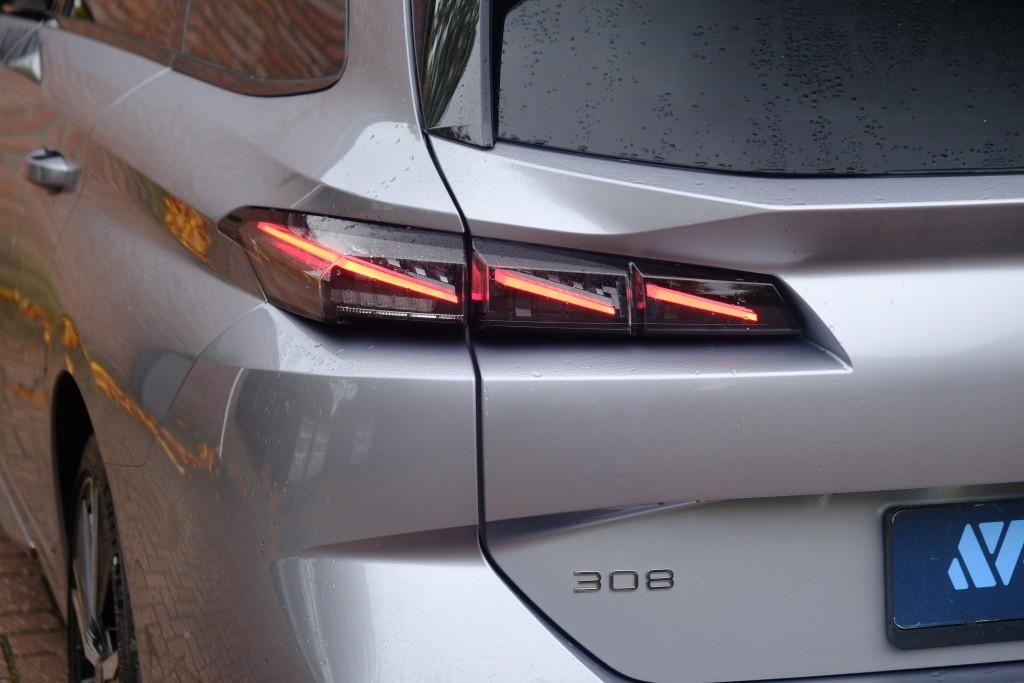 Peugeot 308 SW 1.2 PureTech 130pk EAT8 GT | Navi | App Connect | Climate | Adaptive Cruise | Camera | Keyless | PDC | 18" velgen afbeelding 25