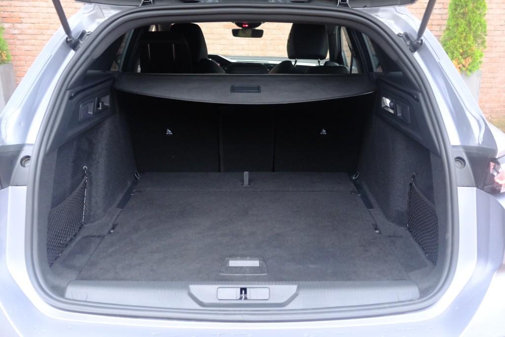 Peugeot 308 SW 1.2 PureTech 130pk EAT8 GT | Navi | App Connect | Climate | Adaptive Cruise | Camera | Keyless | PDC | 18" velgen afbeelding 27