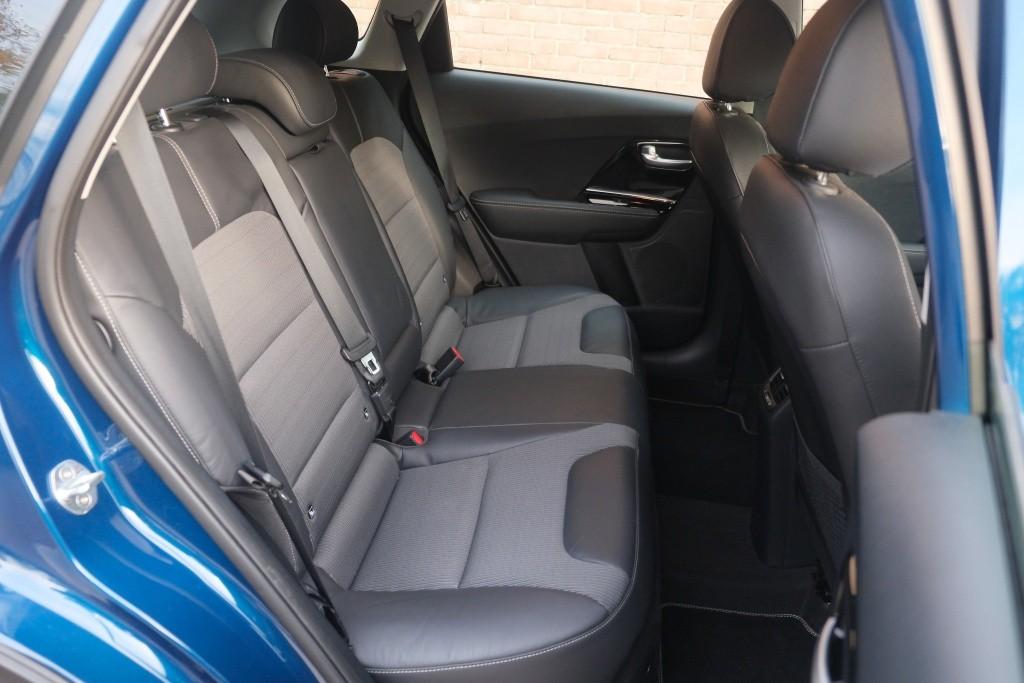 Kia Niro 1.6 GDi Hybrid 141pk DCT6 First Edition | Navi | App Connect | Climate | Crusie | Camera | Cruise | PDC | Trekhaak afbeelding 3