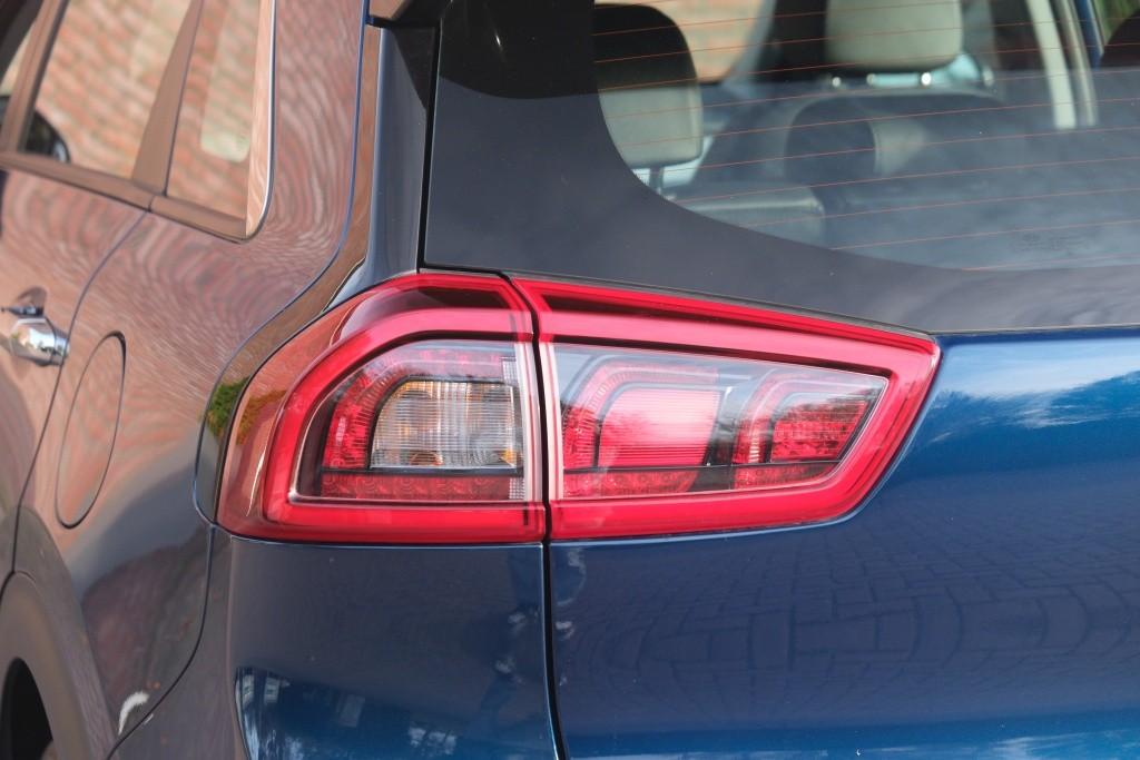 Kia Niro 1.6 GDi Hybrid 141pk DCT6 First Edition | Navi | App Connect | Climate | Crusie | Camera | Cruise | PDC | Trekhaak afbeelding 25