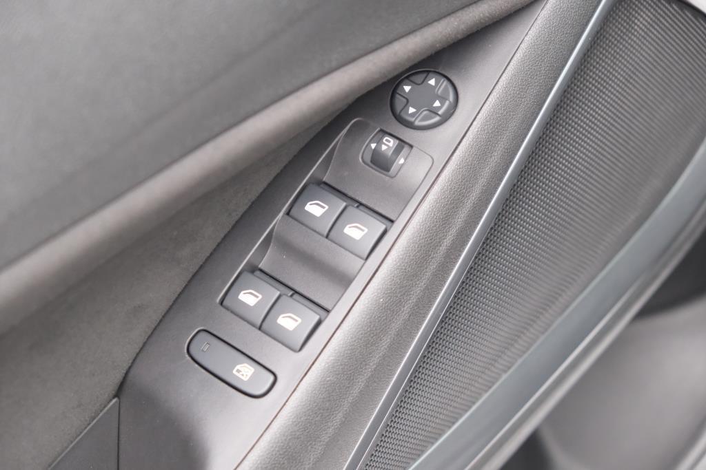 Opel Crossland 1.2 Turbo 110pk Ultimate | Navi | App Connect | Climate | Camera | Keyless | Blind Spot | PDC afbeelding 21