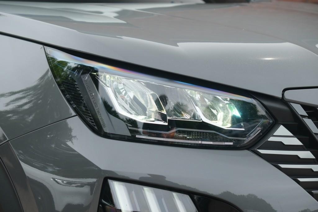 Peugeot 2008 1.2 PureTech 100pk Allure | App Connect | Climate | Cruise | DAB | PDC afbeelding 2