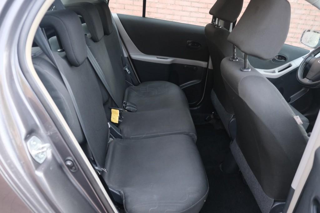 Toyota Yaris 1.3 VVTi 100pk 5-drs Comfort | Airco | Elektrische ramen | Trekhaak afbeelding 3