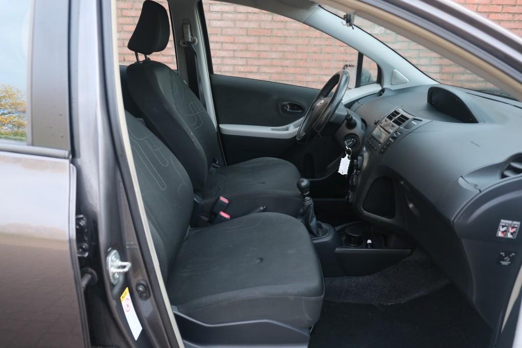 Toyota Yaris 1.3 VVTi 100pk 5-drs Comfort | Airco | Elektrische ramen | Trekhaak afbeelding 4