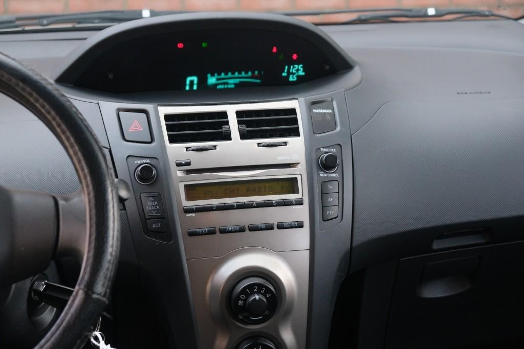 Toyota Yaris 1.3 VVTi 100pk 5-drs Comfort | Airco | Elektrische ramen | Trekhaak afbeelding 11