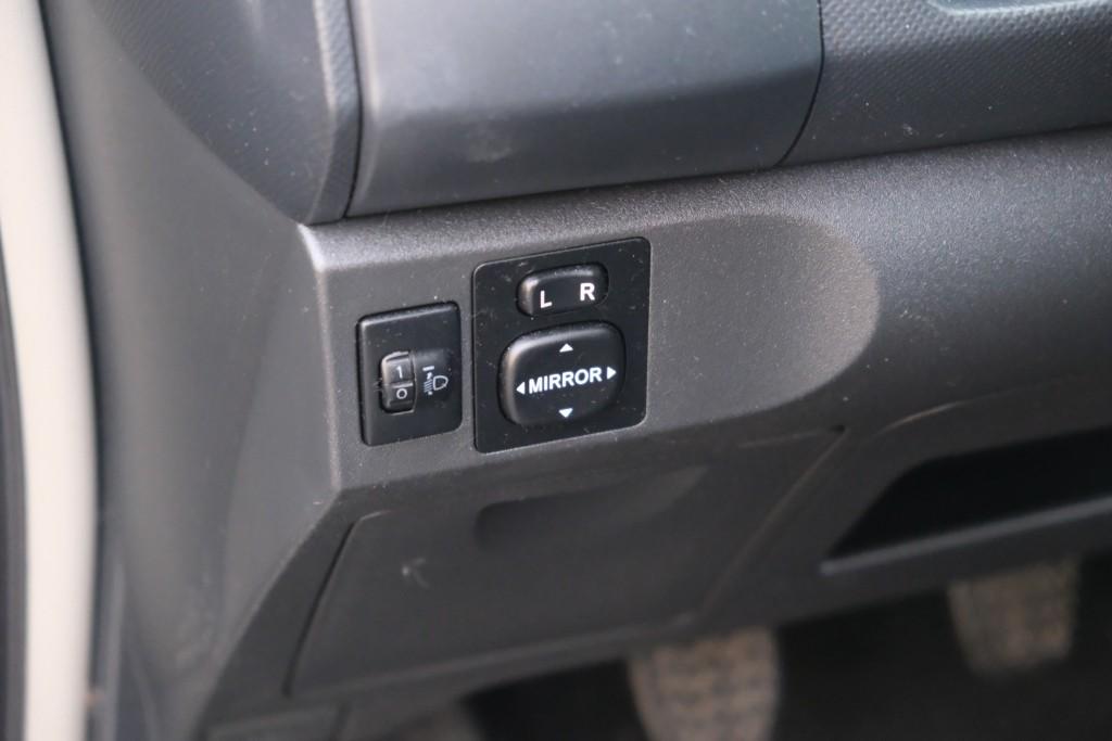 Toyota Yaris 1.3 VVTi 100pk 5-drs Comfort | Airco | Elektrische ramen | Trekhaak afbeelding 16