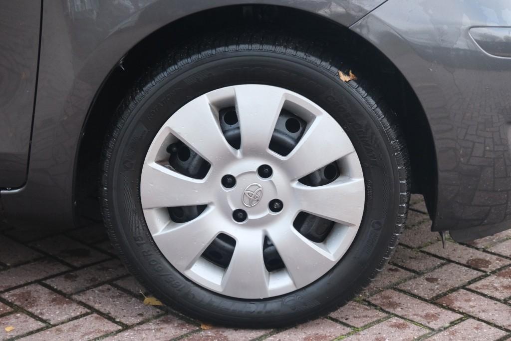 Toyota Yaris 1.3 VVTi 100pk 5-drs Comfort | Airco | Elektrische ramen | Trekhaak afbeelding 18