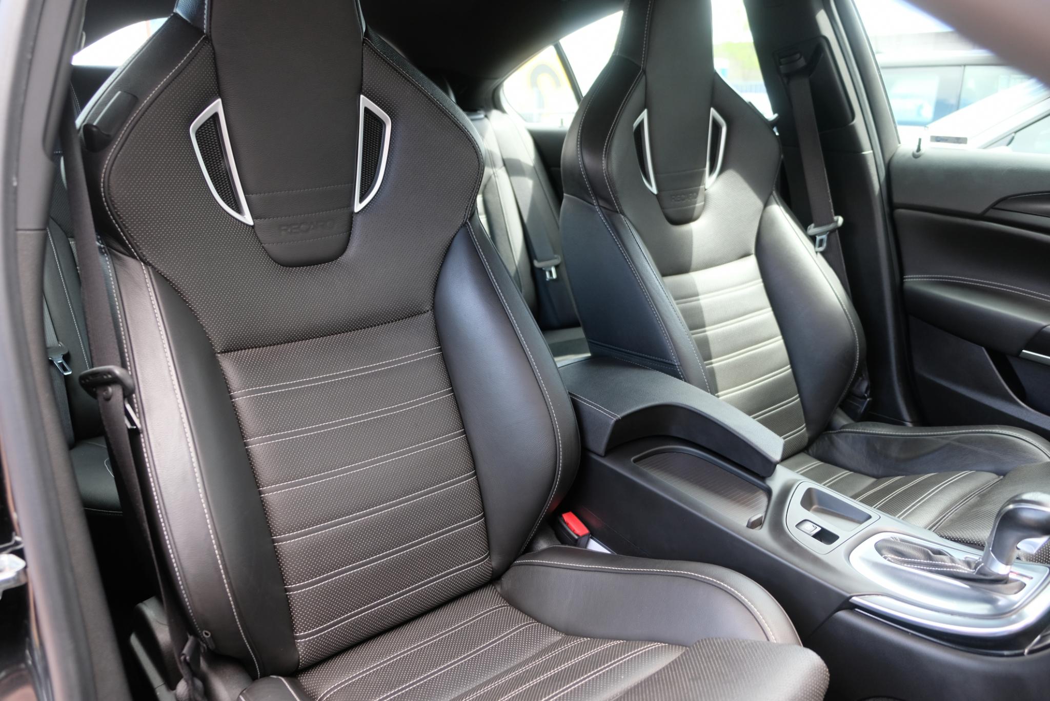 Opel Insignia 2.8 T 325pk 4x4 Aut. OPC | Navi | Climate | Leder | 20" velgen |  Bose | 2e eigenaar afbeelding 10