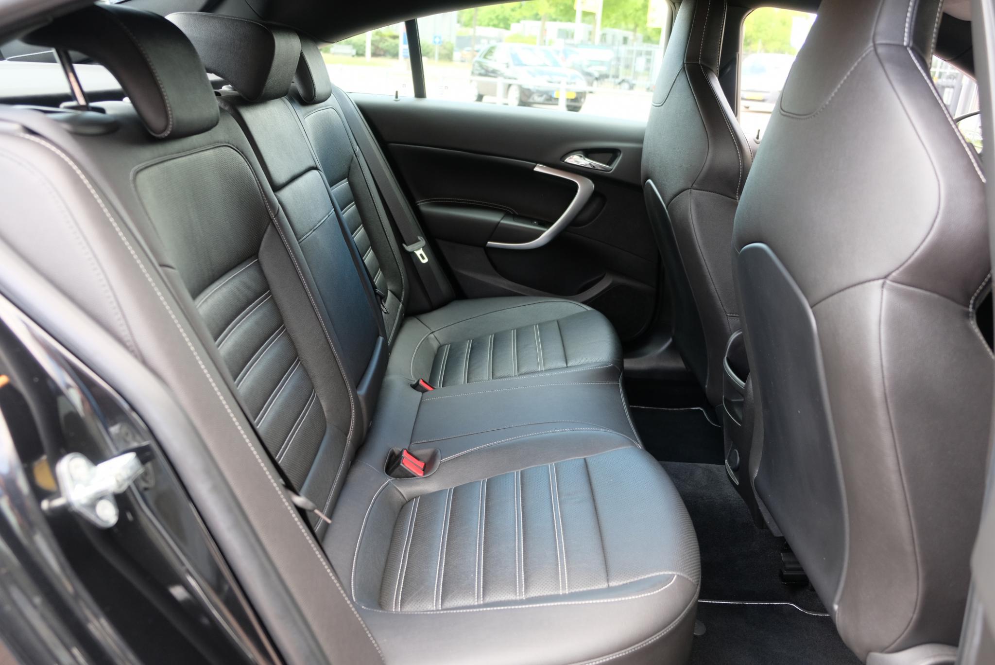 Opel Insignia 2.8 T 325pk 4x4 Aut. OPC | Navi | Climate | Leder | 20" velgen |  Bose | 2e eigenaar afbeelding 11