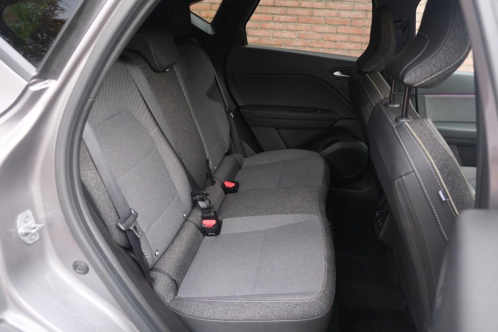 Renault Captur 1.6 E-Tech full hybrid 145pk EDC techno | Navi | App Connect | Climate | Camera | PDC | Winter Pakket afbeelding 3