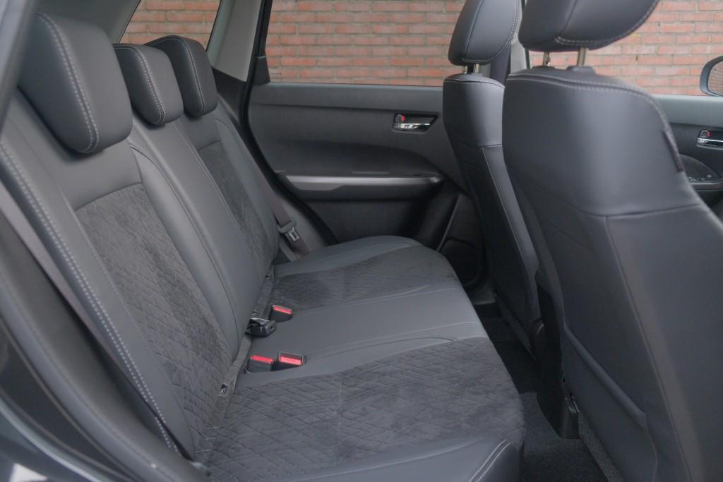 Suzuki Vitara 1.4 Boosterjet 130pk Style Smart Hybrid | Navi | App Connect | Climate | Adaptive Cruise | Panoramadak | Camera | Keyless | Blind Spot afbeelding 3