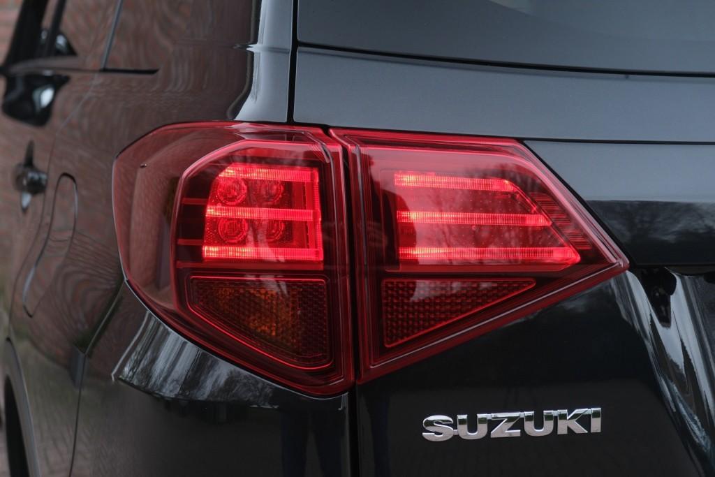 Suzuki Vitara 1.4 Boosterjet 130pk Style Smart Hybrid | Navi | App Connect | Climate | Adaptive Cruise | Panoramadak | Camera | Keyless | Blind Spot afbeelding 34