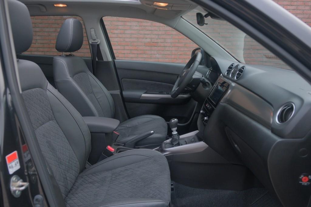 Suzuki Vitara 1.4 Boosterjet 130pk Style Smart Hybrid | Navi | App Connect | Climate | Adaptive Cruise | Panoramadak | Camera | Keyless | Blind Spot afbeelding 4