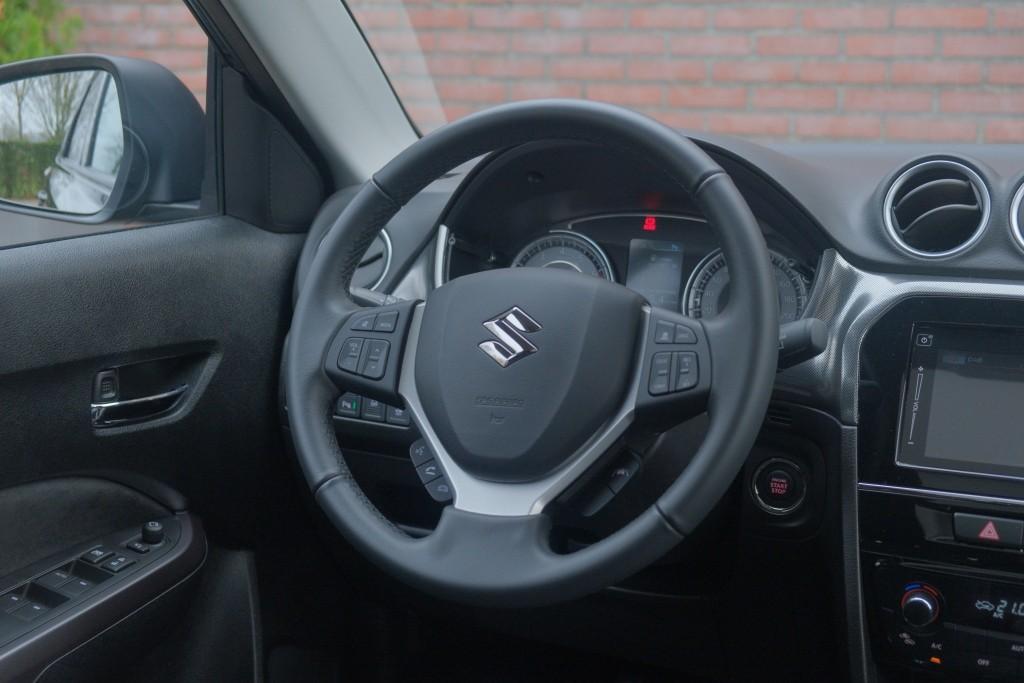 Suzuki Vitara 1.4 Boosterjet 130pk Style Smart Hybrid | Navi | App Connect | Climate | Adaptive Cruise | Panoramadak | Camera | Keyless | Blind Spot afbeelding 13