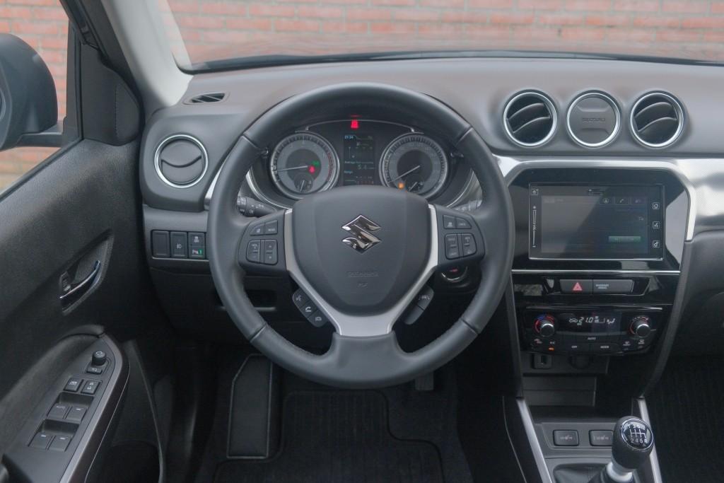 Suzuki Vitara 1.4 Boosterjet 130pk Style Smart Hybrid | Navi | App Connect | Climate | Adaptive Cruise | Panoramadak | Camera | Keyless | Blind Spot afbeelding 16