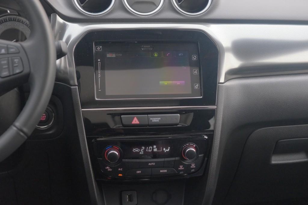 Suzuki Vitara 1.4 Boosterjet 130pk Style Smart Hybrid | Navi | App Connect | Climate | Adaptive Cruise | Panoramadak | Camera | Keyless | Blind Spot afbeelding 17