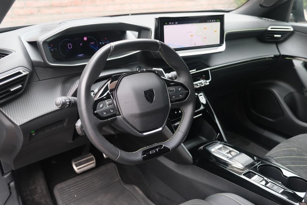 Peugeot 2008 1.2 Hybrid 145pk e-DCS6 GT | Navi | App Connect | Adaptive Cruise | Keyless | Alcantara | Camera | PDC afbeelding 8