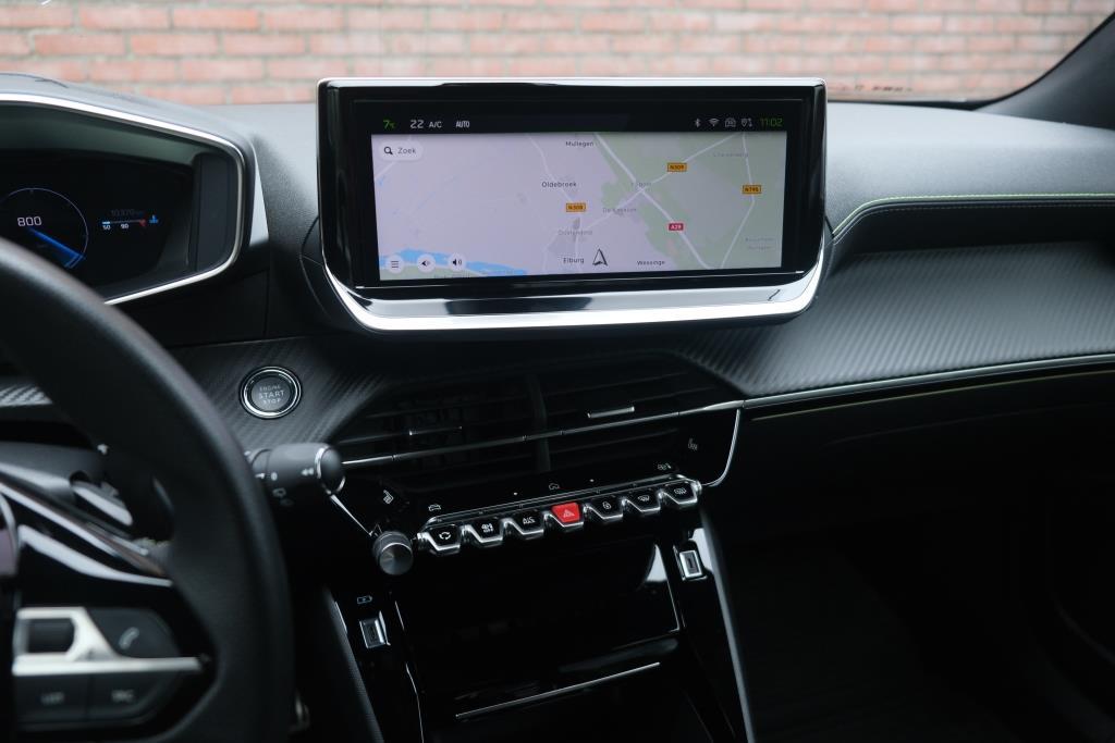 Peugeot 2008 1.2 Hybrid 145pk e-DCS6 GT | Navi | App Connect | Adaptive Cruise | Keyless | Alcantara | Camera | PDC afbeelding 15