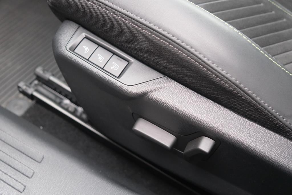 Peugeot 2008 1.2 Hybrid 145pk e-DCS6 GT | Navi | App Connect | Adaptive Cruise | Keyless | Alcantara | Camera | PDC afbeelding 27