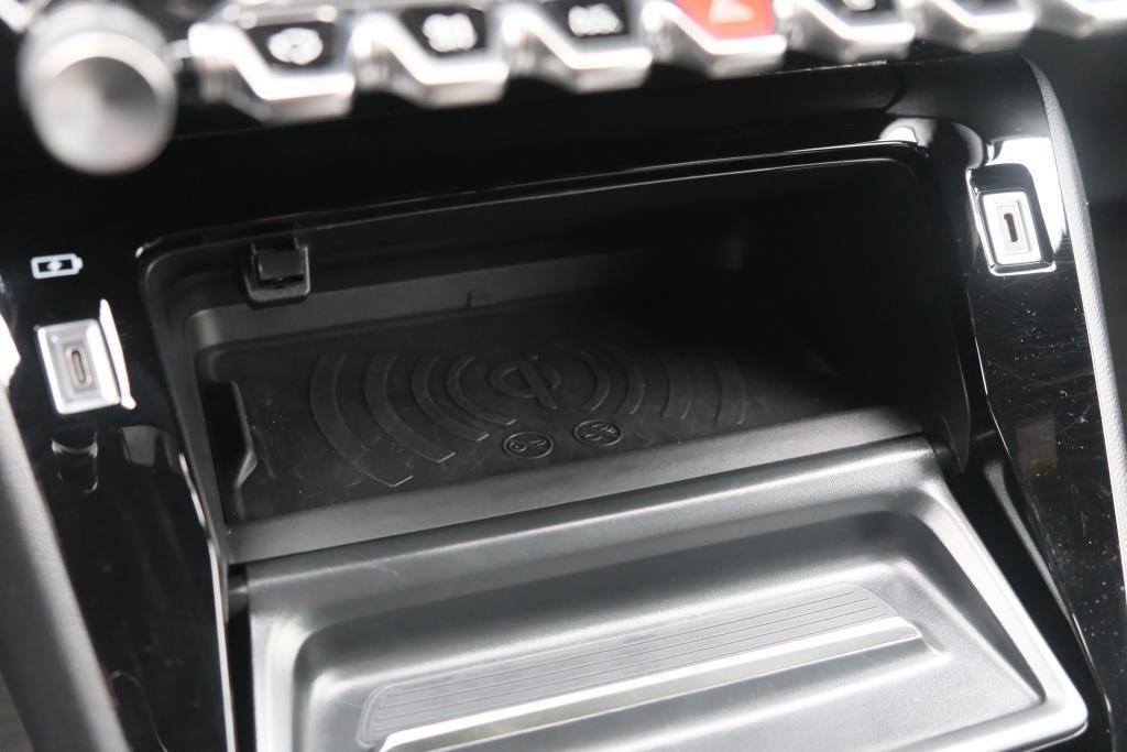 Peugeot 2008 1.2 Hybrid 145pk e-DCS6 GT | Navi | App Connect | Adaptive Cruise | Keyless | Alcantara | Camera | PDC afbeelding 24