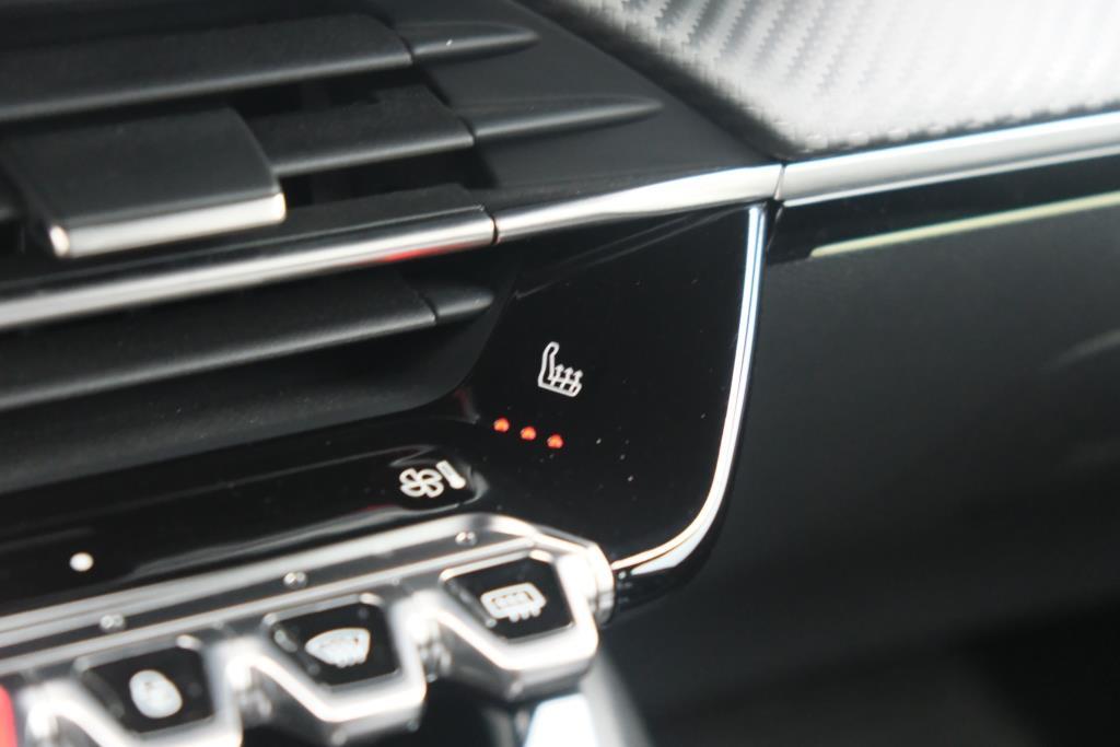 Peugeot 2008 1.2 Hybrid 145pk e-DCS6 GT | Navi | App Connect | Adaptive Cruise | Keyless | Alcantara | Camera | PDC afbeelding 22