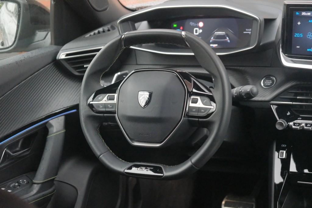 Peugeot 2008 1.2 Hybrid 145pk e-DCS6 GT | Navi | App Connect | Adaptive Cruise | Keyless | Alcantara | Camera | PDC afbeelding 11