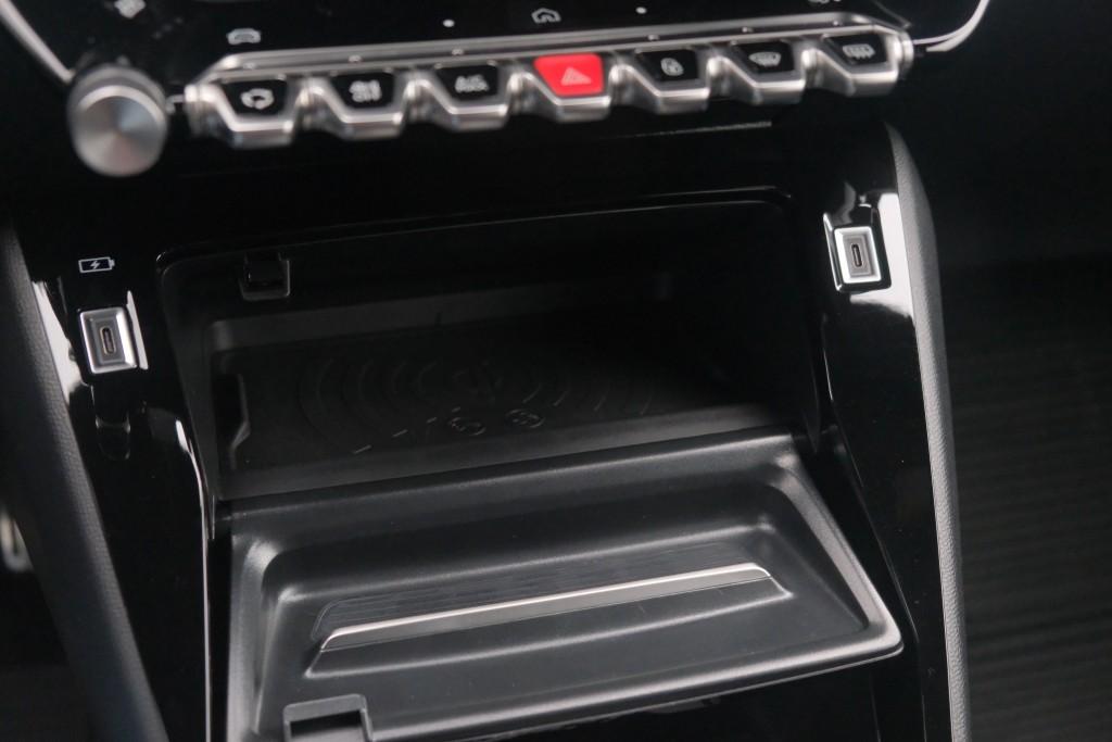 Peugeot 2008 1.2 Hybrid 145pk e-DCS6 GT | Navi | App Connect | Adaptive Cruise | Keyless | Alcantara | Camera | PDC afbeelding 22