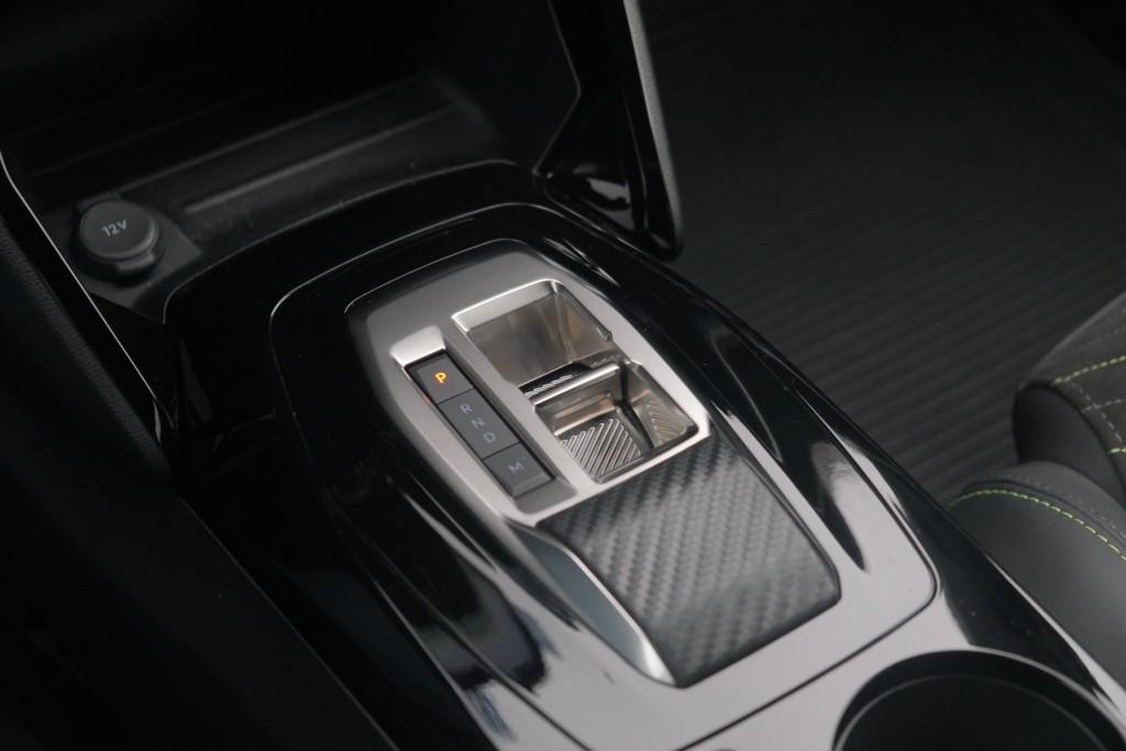 Peugeot 2008 1.2 Hybrid 145pk e-DCS6 GT | Navi | App Connect | Adaptive Cruise | Keyless | Alcantara | Camera | PDC afbeelding 23