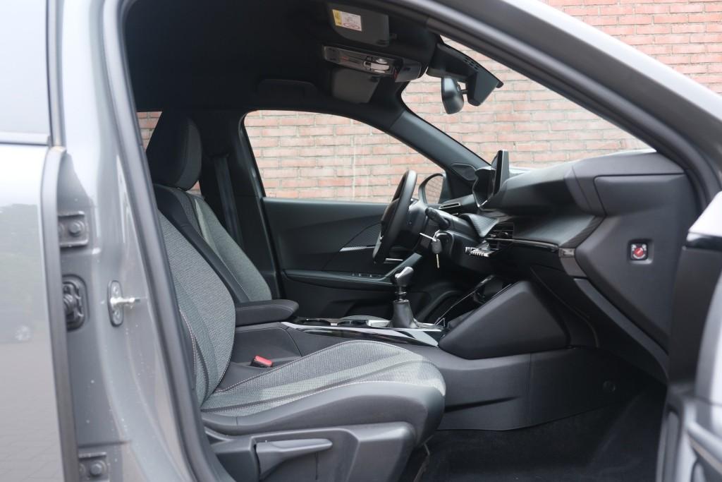 Peugeot 2008 1.2 PureTech 100pk Allure | Navi | App Connect | Climate | Cruise | Camera | PDC afbeelding 4