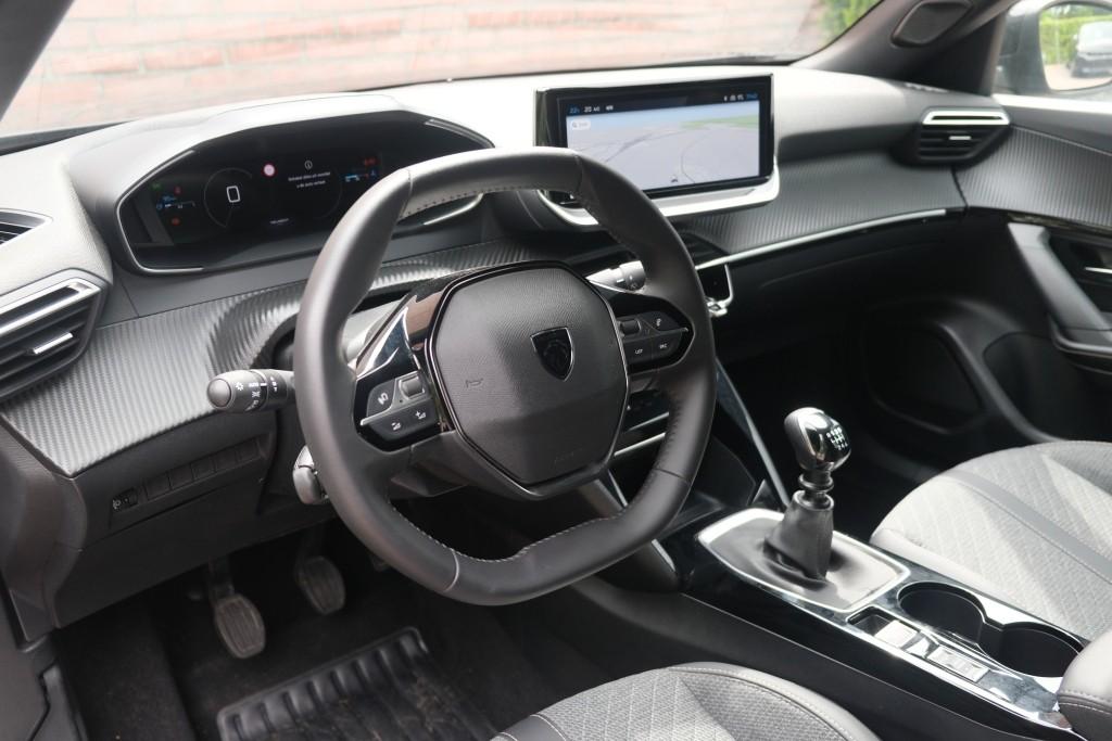 Peugeot 2008 1.2 PureTech 100pk Allure | Navi | App Connect | Climate | Cruise | Camera | PDC afbeelding 7