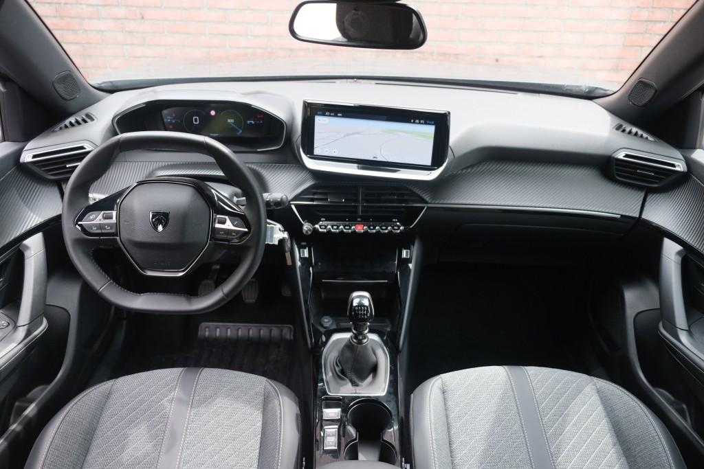 Peugeot 2008 1.2 PureTech 100pk Allure | Navi | App Connect | Climate | Cruise | Camera | PDC afbeelding 8