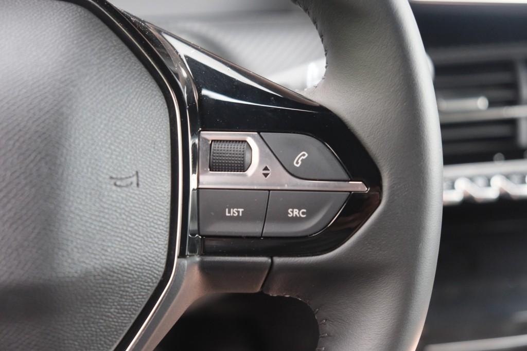 Peugeot 2008 1.2 PureTech 100pk Allure | Navi | App Connect | Climate | Cruise | Camera | PDC afbeelding 20