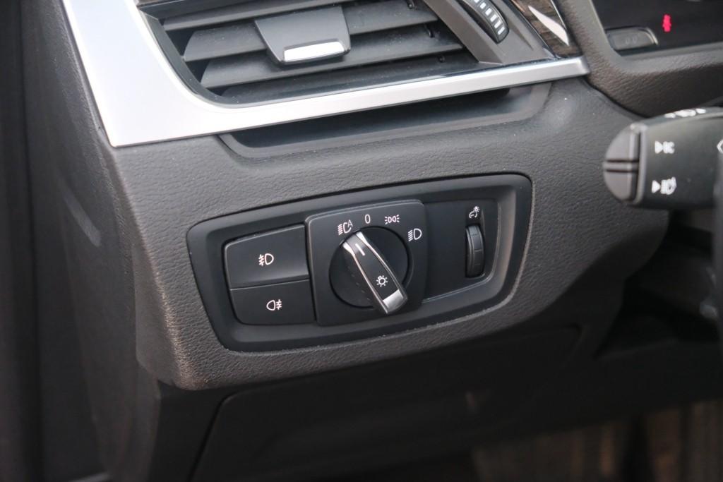 BMW X1 sDrive18i 140pk Aut. High Executive | Navi | Climate | Panoramadak | Head-up Display | Elektrische Achterklep | Stoelverwarming | PDC | Trekhaak afbeelding 31