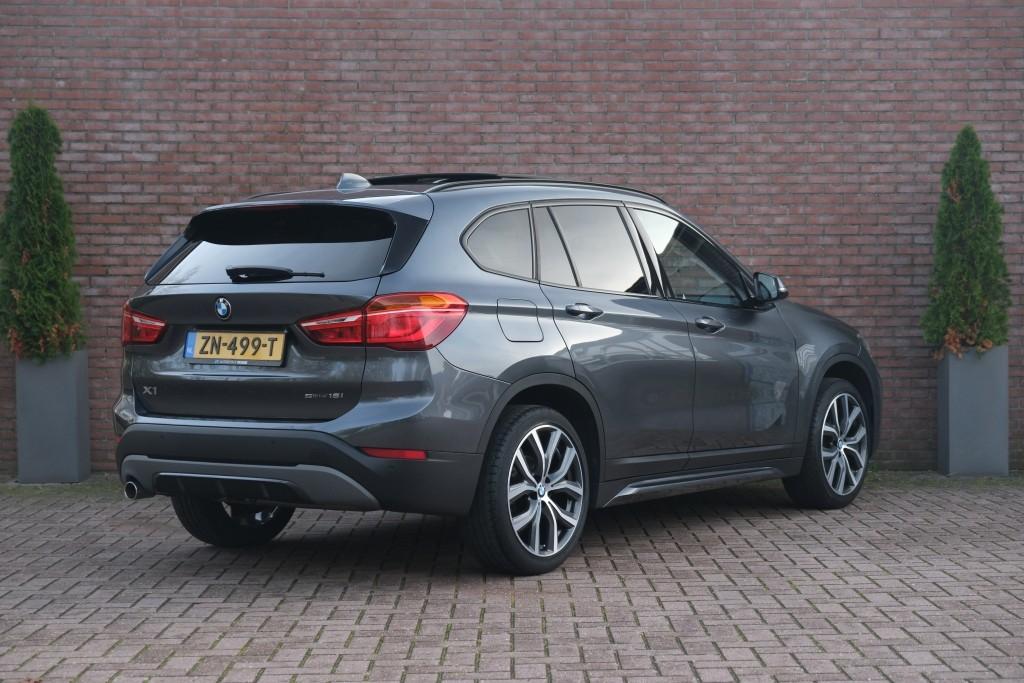 BMW X1 sDrive18i 140pk Aut. High Executive | Navi | Climate | Panoramadak | Head-up Display | Elektrische Achterklep | Stoelverwarming | PDC | Trekhaak afbeelding 34
