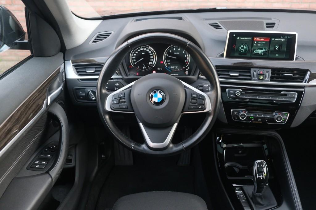 BMW X1 sDrive18i 140pk Aut. High Executive | Navi | Climate | Panoramadak | Head-up Display | Elektrische Achterklep | Stoelverwarming | PDC | Trekhaak afbeelding 16