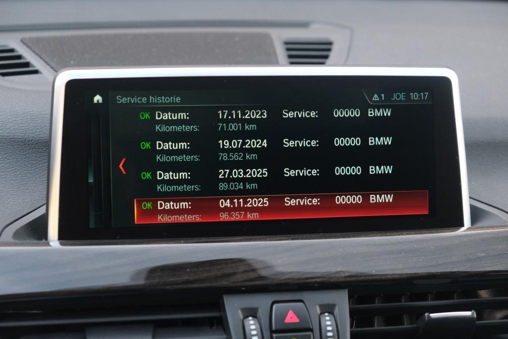 BMW X1 sDrive18i 140pk Aut. High Executive | Navi | Climate | Panoramadak | Head-up Display | Elektrische Achterklep | Stoelverwarming | PDC | Trekhaak afbeelding 22