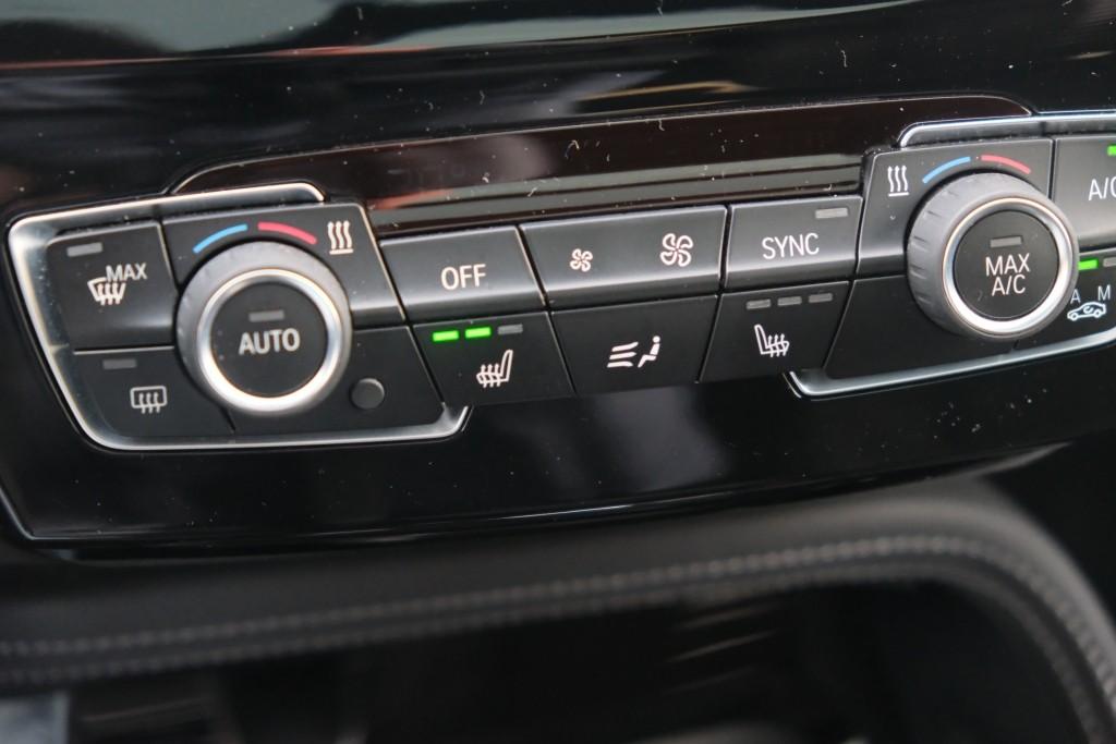 BMW X1 sDrive18i 140pk Aut. High Executive | Navi | Climate | Panoramadak | Head-up Display | Elektrische Achterklep | Stoelverwarming | PDC | Trekhaak afbeelding 26