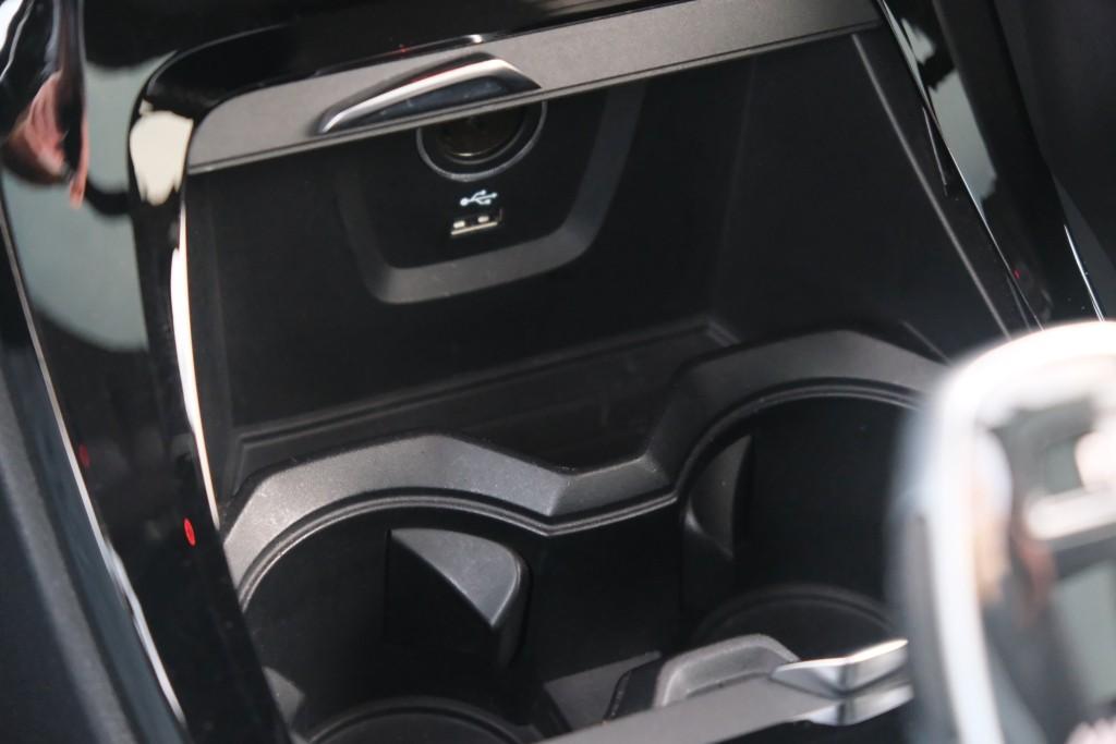 BMW X1 sDrive18i 140pk Aut. High Executive | Navi | Climate | Panoramadak | Head-up Display | Elektrische Achterklep | Stoelverwarming | PDC | Trekhaak afbeelding 27